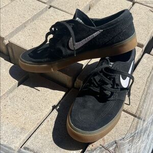 Nike Men’s Black Suede Sneakers with Gum Sole